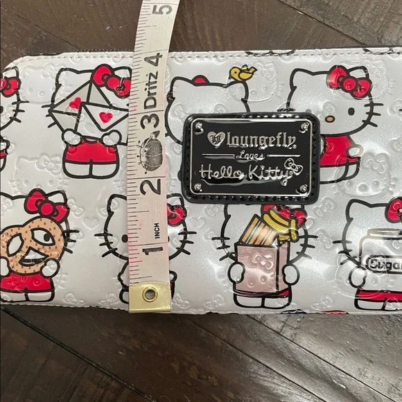 Loungefly Hello Kitty Wallet - Picture 10 of 11